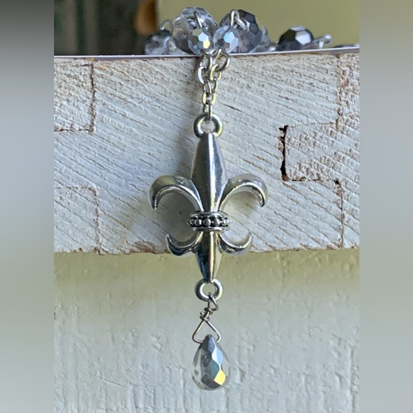 ⚜️Fleur De Lis Pendant Necklace by Cookie Lee with Smokey Gray Faceted Beads NWT - Picture 3 of 7